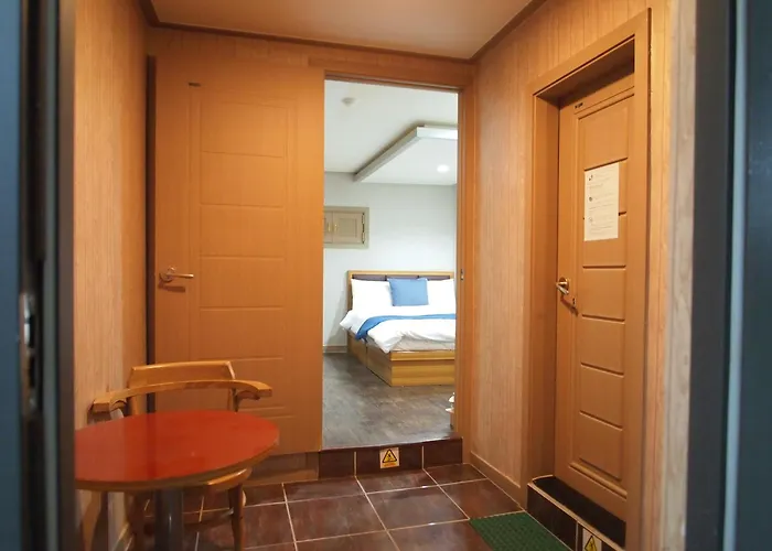 Auberge de jeunesse J *