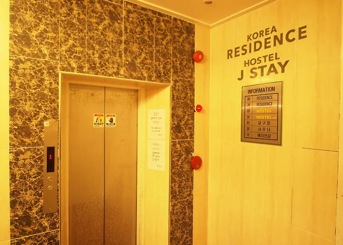 Auberge de jeunesse J *