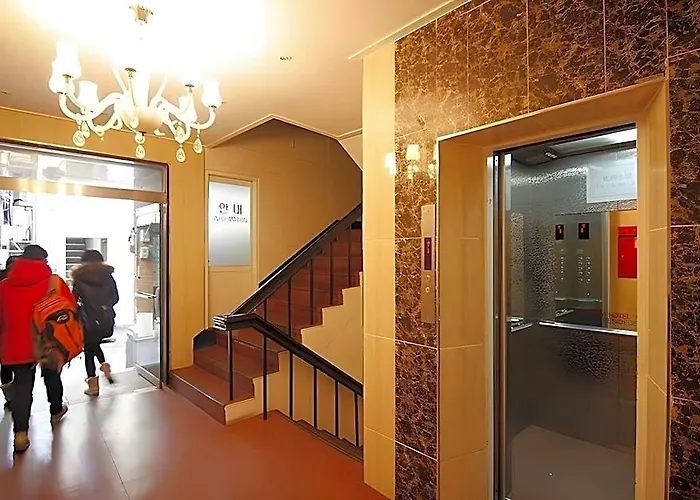 J Auberge de jeunesse *